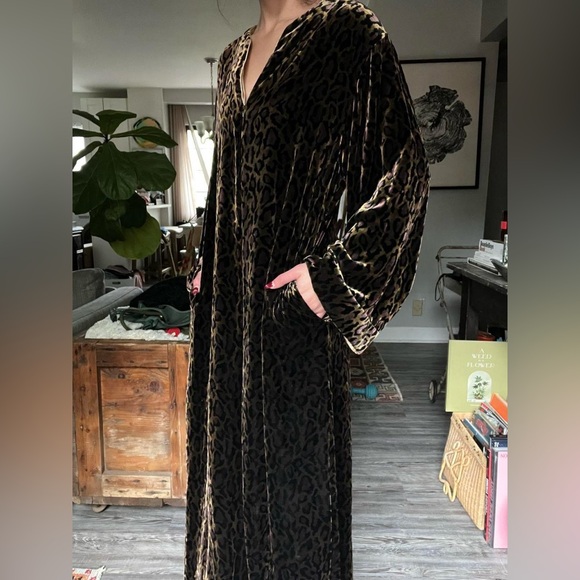 Leopard Print Velvet Robe - Picture 2 of 7